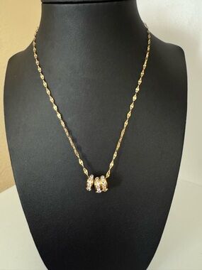Elegant Gold-tone Women’s Pendant Necklace with rhinestones Accent